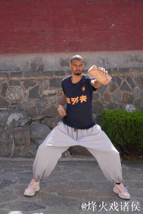 文班亚马关键回合遭卡鲁索防守引争议,这次对抗是否存在犯规? 文班亚马关键回合遭卡鲁索防守引争议,这次对抗是否存在犯规?